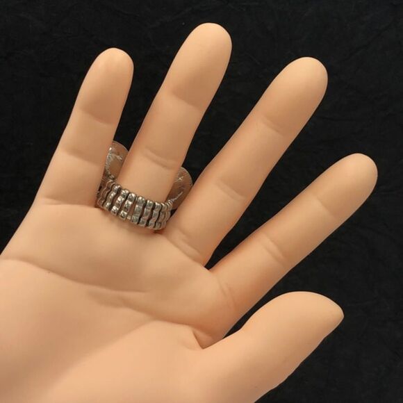 Butterfly Rhinestone Statement Cocktail Ring - Picture 3 of 3